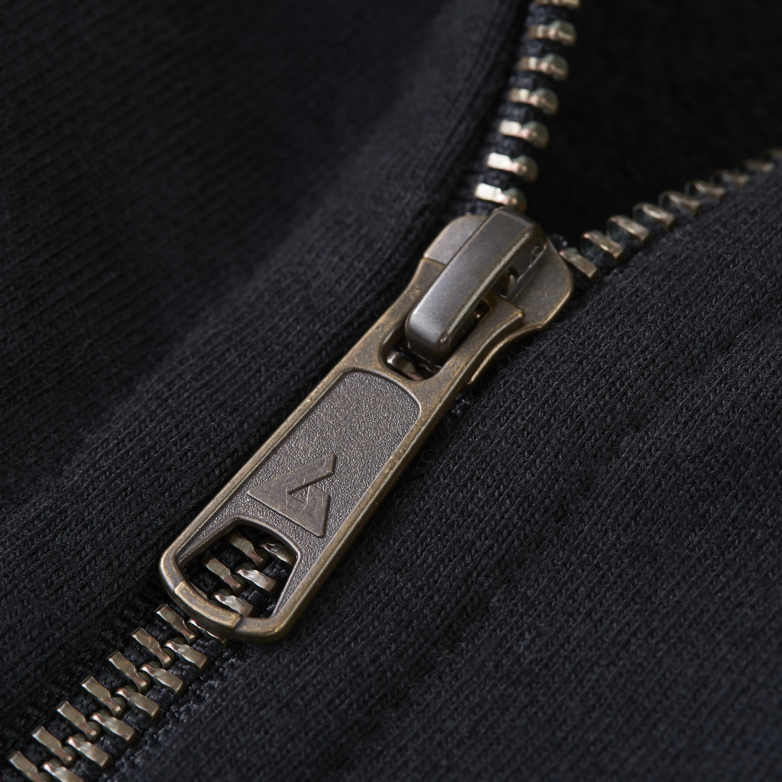TM98146995Angle-Left